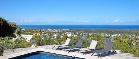 حمّام سباحة مُدفَّأ