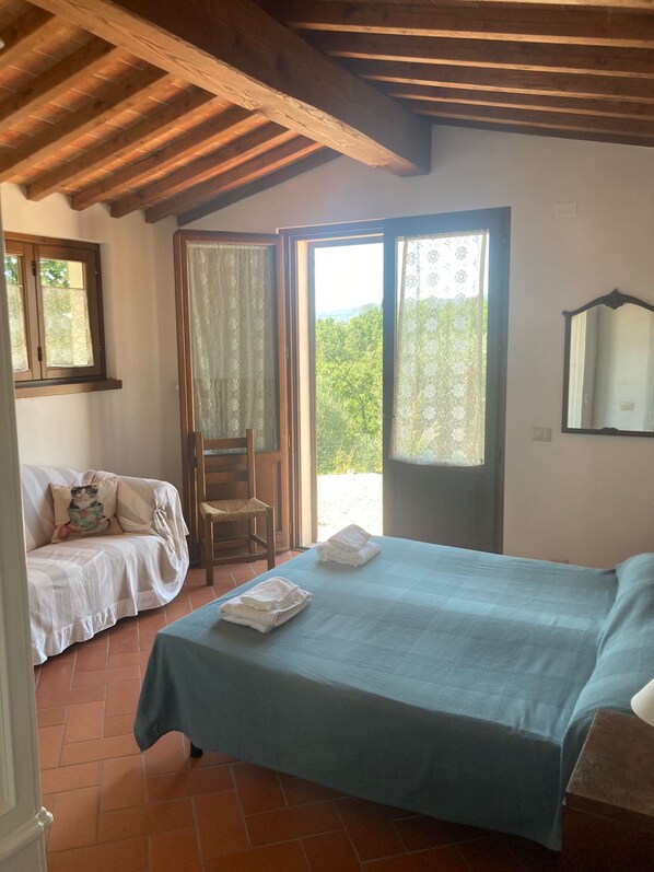 6 bedrooms, iron/ironing board, WiFi