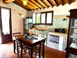 Fridge, microwave, oven, dishwasher - VILLA CLEO - Villa Cleo (Civitella in Val di Chiana)
