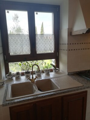 Fridge, microwave, oven, dishwasher - VILLA CLEO - Villa Cleo (Civitella in Val di Chiana)