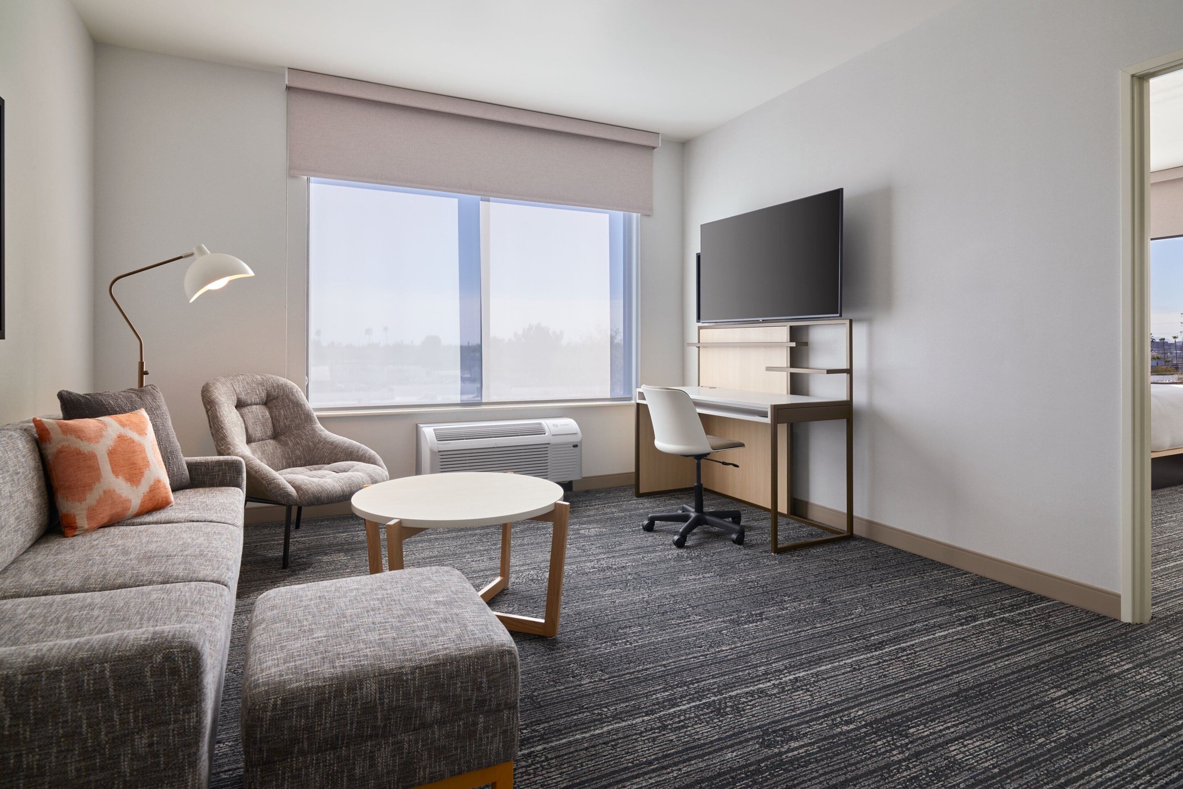 Télévision à écran plat de 40 pouces avec chaînes par satellite