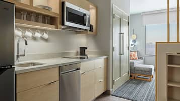 Estudio, 1 cama de matrimonio grande | Cocina privada | Frigorífico grande, microondas, placa de cocina y lavavajillas