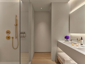 Separate bathtub and shower, rainfall showerhead, free toiletries - The Singapore EDITION (Singapore)