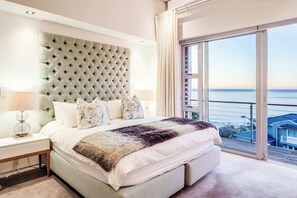 5 bedrooms, desk, iron/ironing board, WiFi