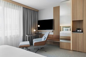 Premium bedding, minibar, in-room safe, individually furnished - Courtyard By Marriott Biel/Bienne (Biel)