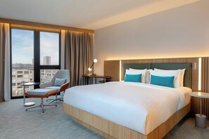 Habitación Deluxe, 1 cama King size, para no fumadores, vista a la ciudad (Corner) | Ropa de cama de alta calidad y minibar