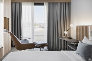 Premium Room, 1 King Bed, Non Smoking | Premium bedding, minibar, in-room safe, individually furnished - Courtyard By Marriott Biel/Bienne (Biel)