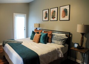 3 habitaciones, tabla de planchar con plancha, wifi y ropa de cama