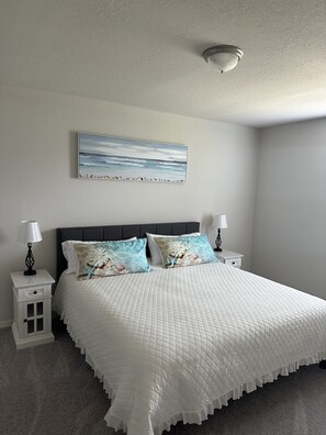4 habitaciones, tabla de planchar con plancha, wifi y ropa de cama 