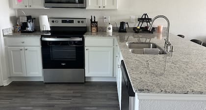 New Two story Cozy House Near Warm Mineral Springs