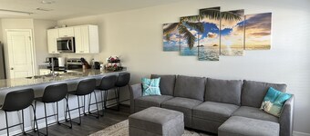 New Two story Cozy  House  Near Warm Mineral Springs 