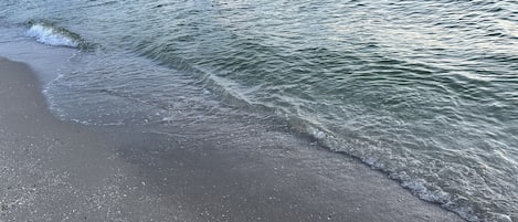 Beach nearby, sun loungers, beach towels