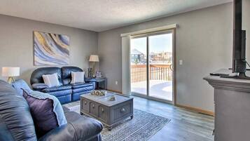 TV, fireplace, offices