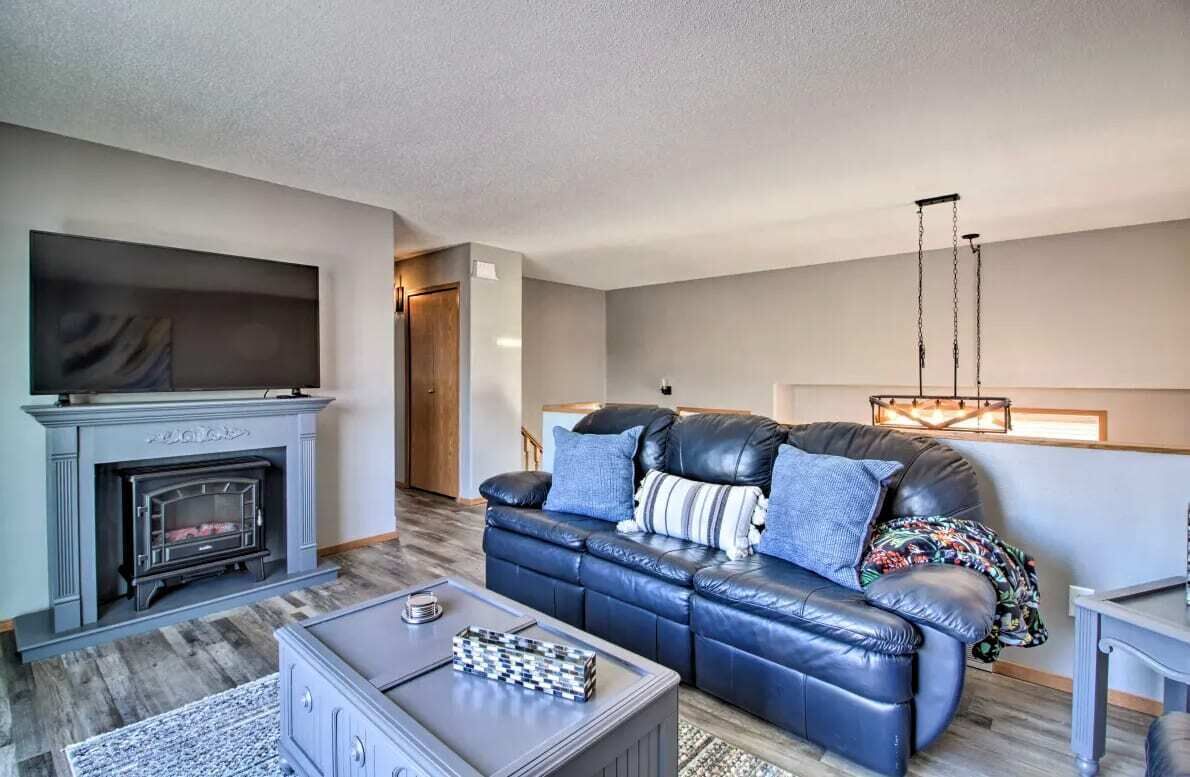 TV, fireplace, offices