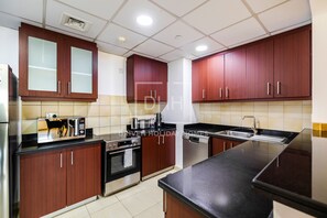 Comfort-huoneisto | Yksityinen keittiö | Täysikokoinen jääkaappi, mikroaaltouuni