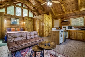 Een smart-tv en een open haard