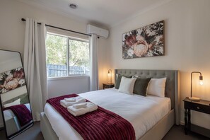 3 bedrooms, desk, iron/ironing board, free WiFi