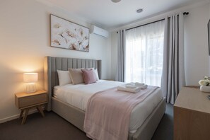 3 slaapkamers, een bureau, een strijkplank/strijkijzer, gratis wifi