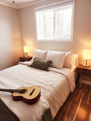 3 bedrooms, desk, iron/ironing board, travel cot