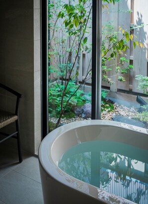 트래디셔널 하우스, 침실 2개, 주방, 정원 전망 | 정원 전망