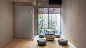 傳統單棟房屋, 2 間臥室, 廚房, 花園景 | 客廳 | 加熱地板