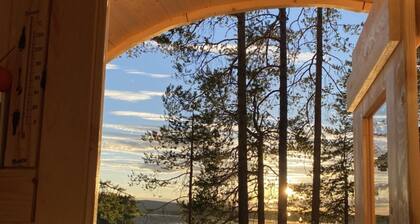 Cozy Lake Cabin in the Forest