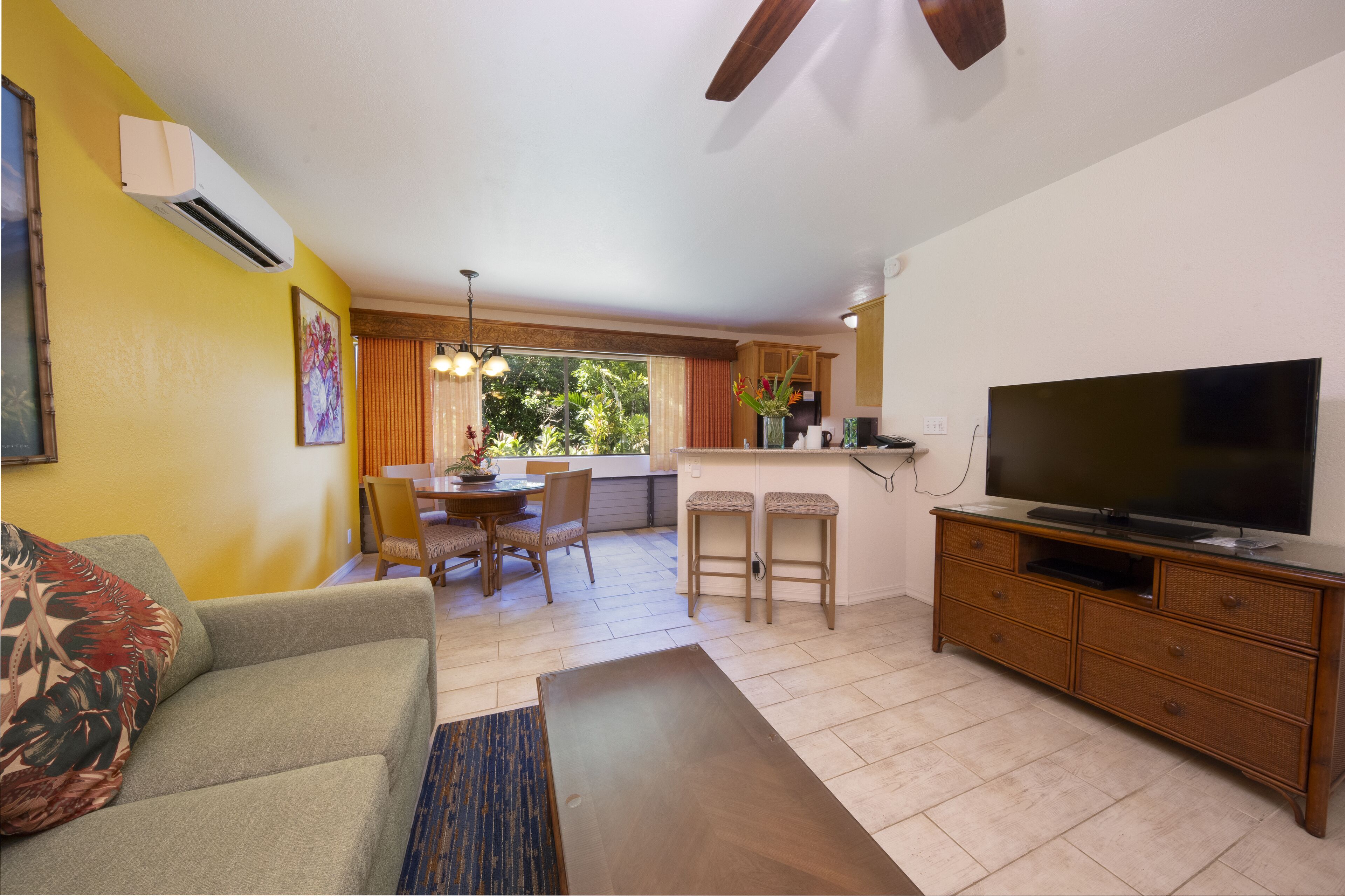 2 Spacious Units Near Championship Golf | Free Parking | Outdoor Pool Access - Princeville, HI