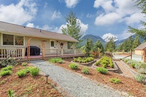 Terrace/patio - The Alpenhaus | Mountain Haven near White Pass (Packwood)