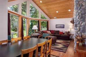 Smart TV, fireplace - Coffee Time Cabin | 3 Bed, 2 Bath (Packwood)