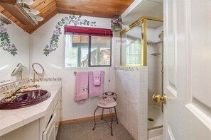 Chuveiro, secador de cabelo