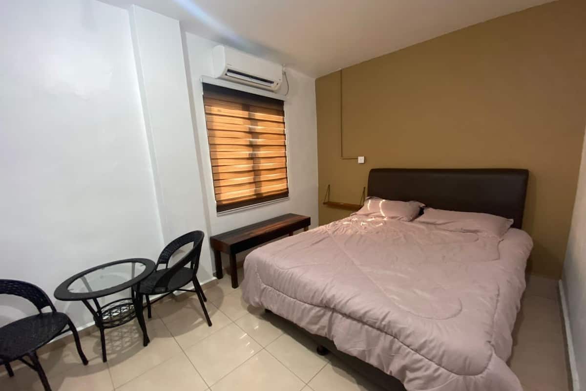 Habitación doble Deluxe, 1 cama Queen size | 1 habitación y ropa de cama