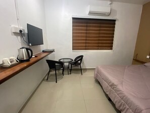 Deluxe Double Room, 1 Queen Bed | Bed sheets