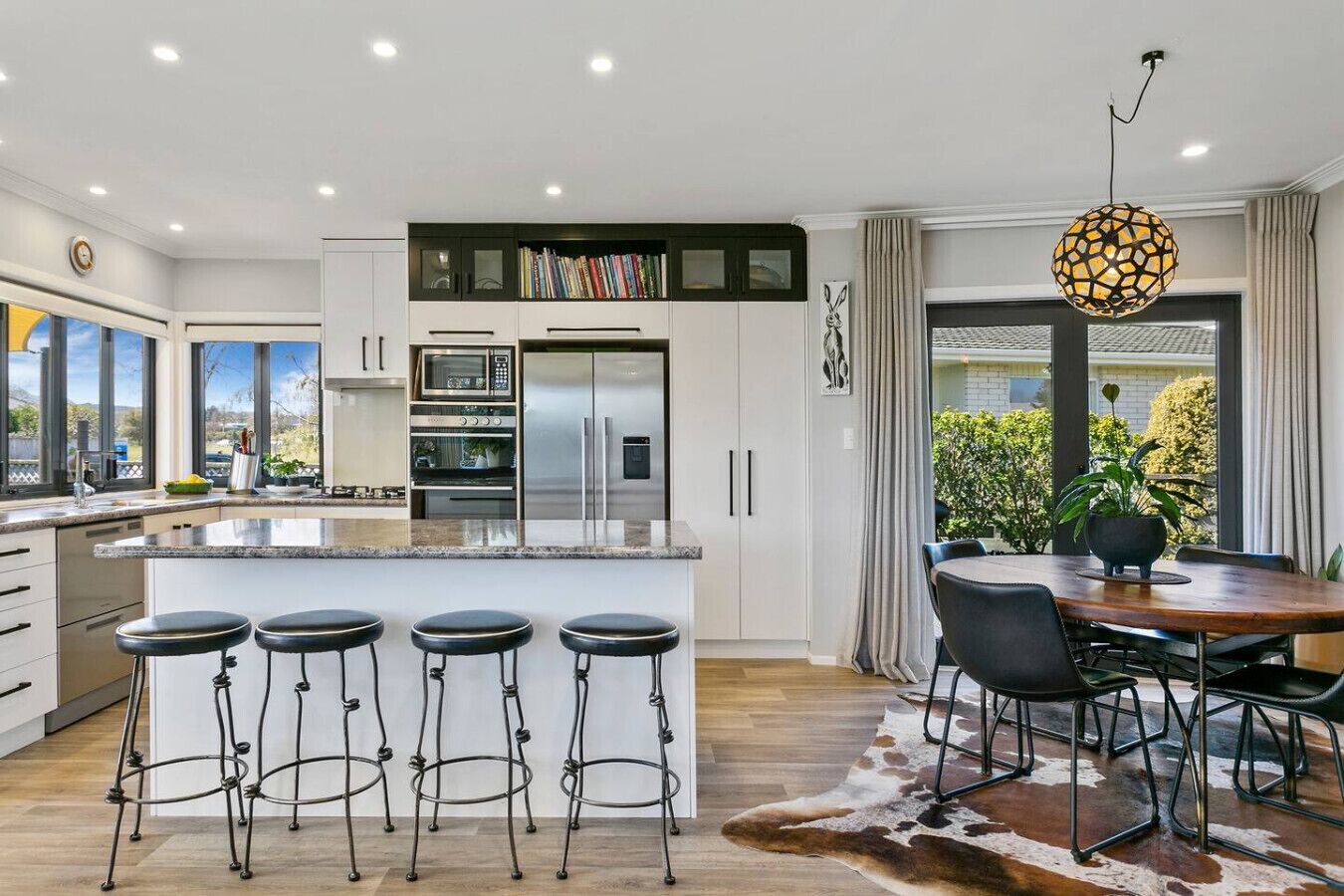 Réfrigérateur, micro-ondes, four, lave-vaisselle