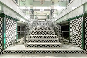 المنشأة من الداخل