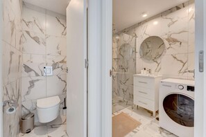 Shower, hair dryer, towels - Club Paraiso Bird's Eye Ocean view (Adeje)