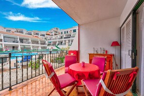 Outdoor dining - Los Cristianos apartamento Terraza Piscina WIFI (Arona)