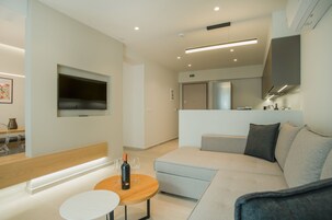 Andromeda | Living area | Flat-screen TV