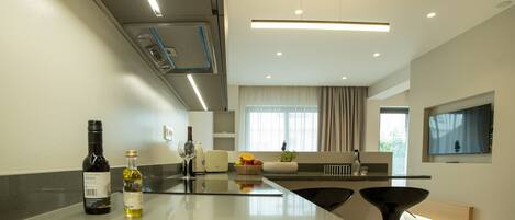 Andromeda | Private kitchen | Full-sized fridge, microwave, oven, stovetop