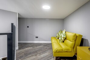 TV - Bright near 4 Caminos - REINA VICTORIA Apartment (Madrid)