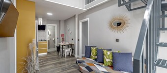 Bright near 4 Caminos - REINA VICTORIA Apartment