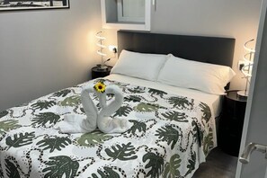 2 bedrooms, iron/ironing board, WiFi, bed sheets - Santiago Bernabéu Charm - CASTELLANA Apartment (Madrid)