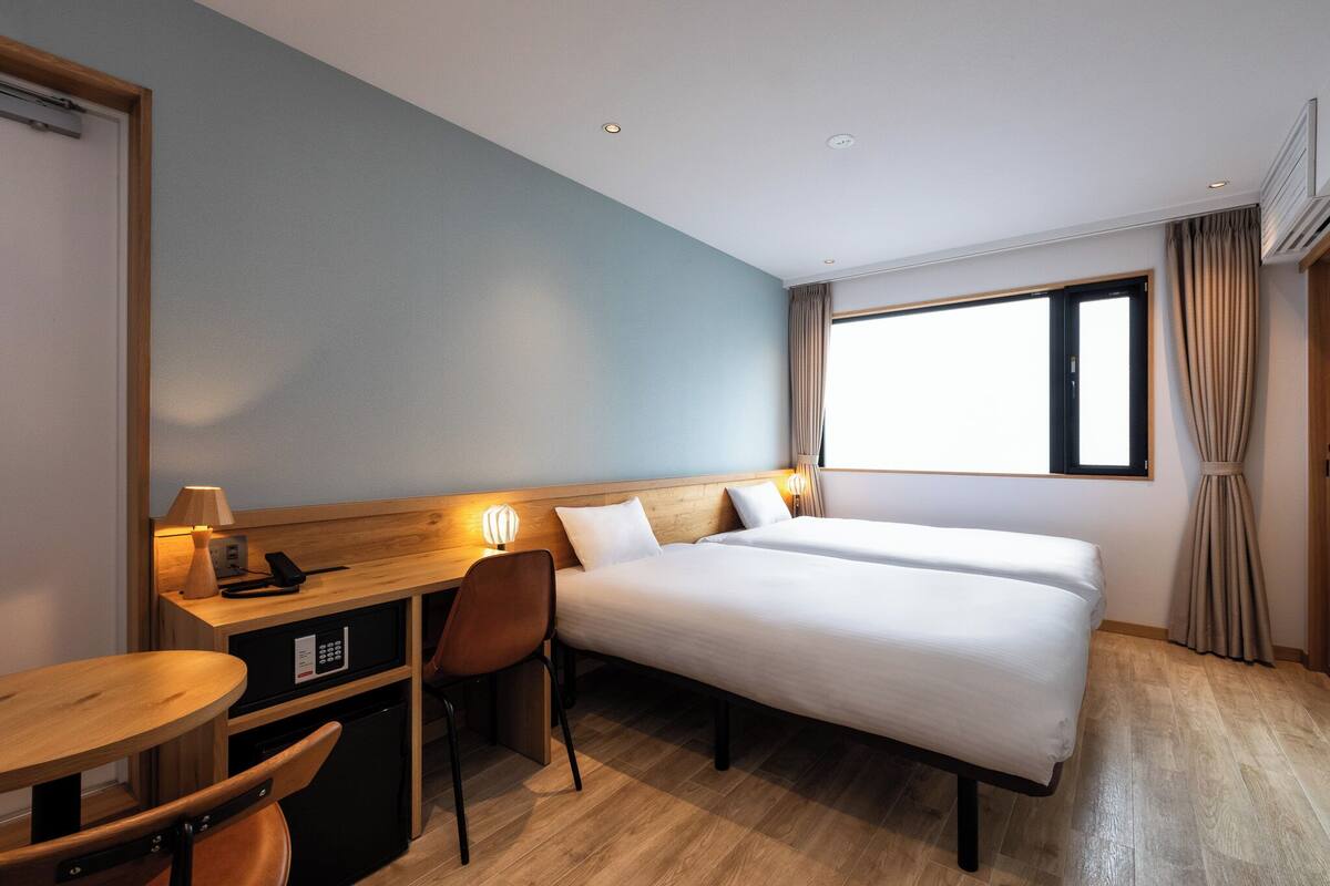 Deluxe Twin Room | In-room safe, blackout drapes, iron/ironing board (on request)