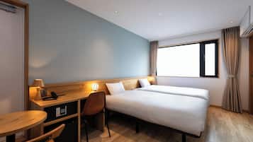 Deluxe Twin kamer | Een kluis op de kamer, verduisterende gordijnen