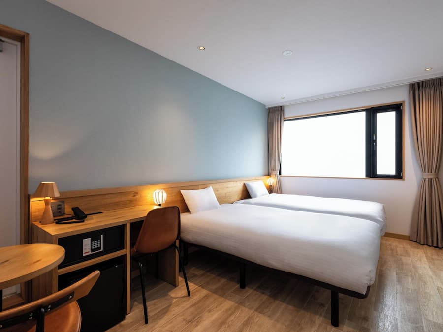 Deluxe Twin Room | In-room safe, blackout drapes, iron/ironing board, free WiFi