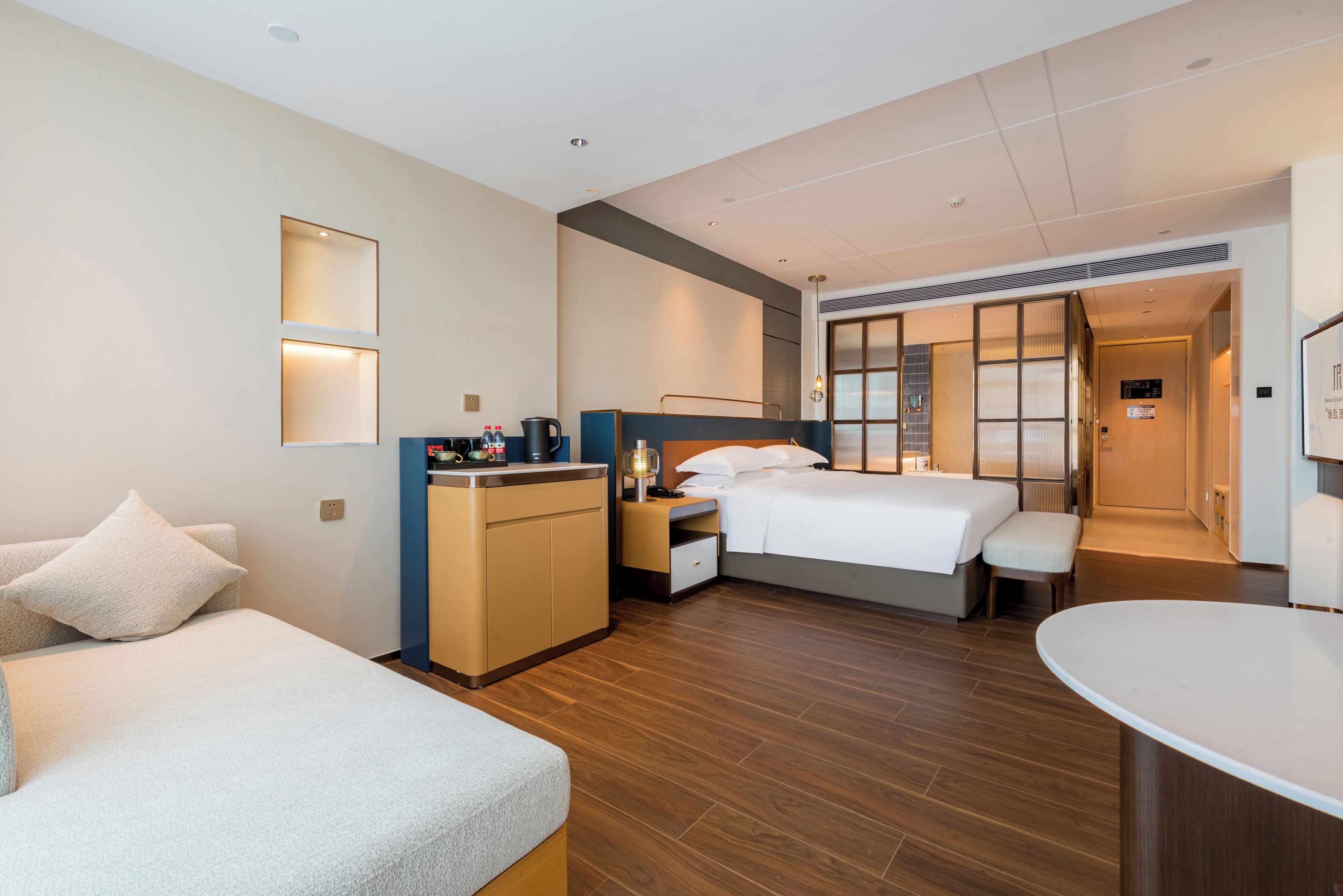 business single room, 1 king bed | 1 bedroom, blackout curtains, free wifi, bed sheets