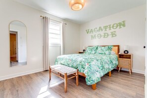 2 bedrooms, desk, iron/ironing board, travel cot