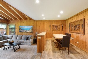 TV, fireplace - Birdie Time Luxury Home - On Golf Course, Hot Tub, Walk to Beach (Tahoe Vista)