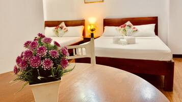 Deluxe Room | 1 bedroom, desk, free WiFi