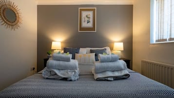 1 habitación, tabla de planchar con plancha, internet y ropa de cama