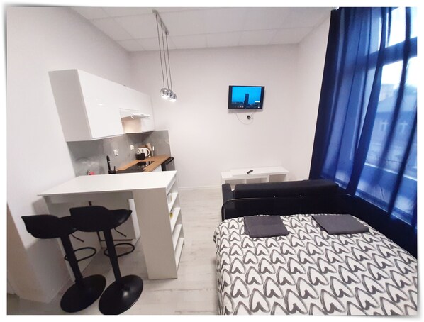 1 habitación, tabla de planchar con plancha, wifi y ropa de cama 